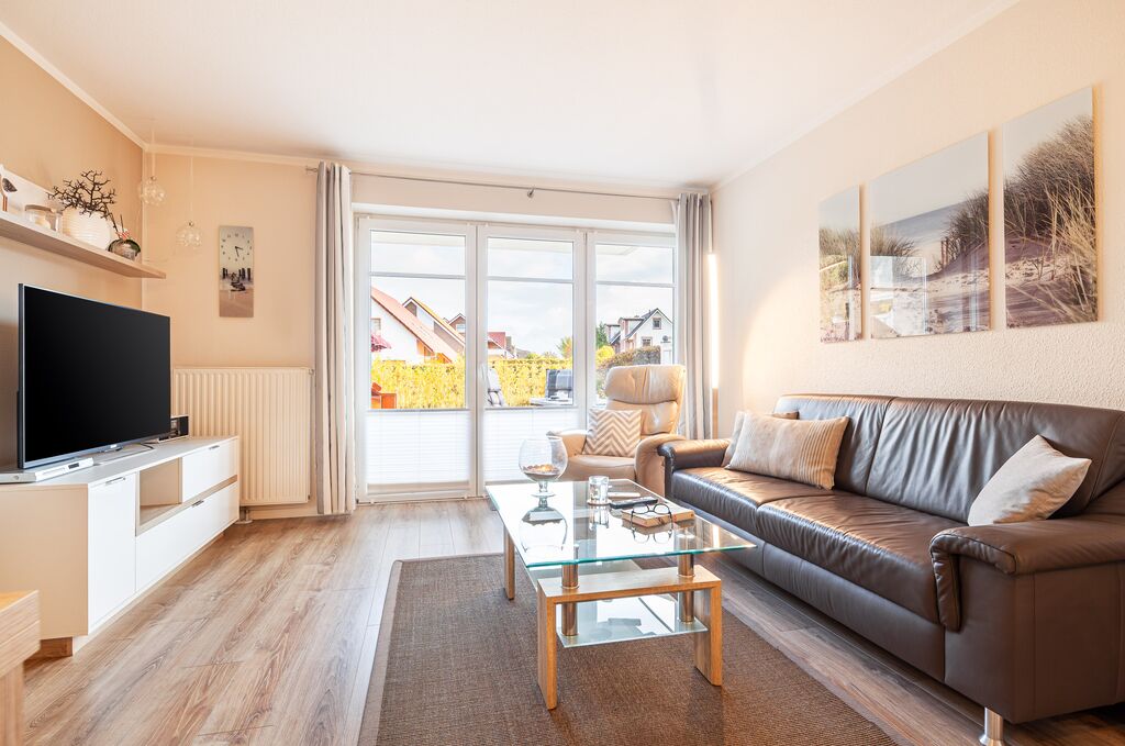 Wohnzimmer mit Blick zur Terrasse